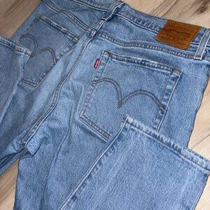 Levi's Light- Medium Wash Buttonfly Wedgie Jeans 30